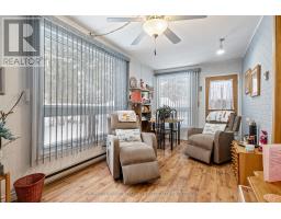 4 REDFORD DRIVE - 26