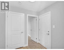 18 - 349 SOUTHDALE ROAD E - 8