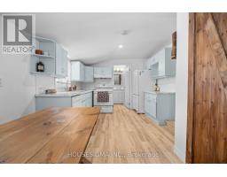 16 CENTRE STREET - 10