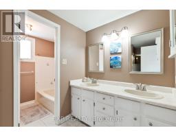 16 ACORN CRESCENT - 24