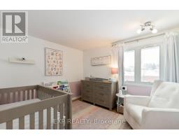 16 ACORN CRESCENT - 28