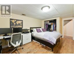 16 ACORN CRESCENT - 33