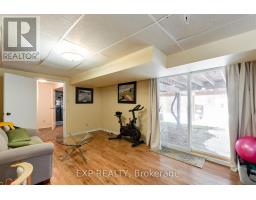 16 ACORN CRESCENT - 34