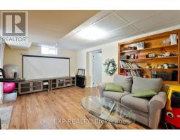 16 ACORN CRESCENT - 35