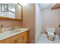 16 ACORN CRESCENT - 36