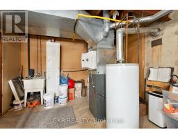 16 ACORN CRESCENT - 38