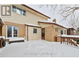 16 ACORN CRESCENT - 41