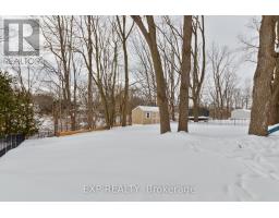 16 ACORN CRESCENT - 42