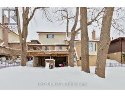 16 ACORN CRESCENT - 44