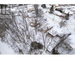 16 ACORN CRESCENT - 6