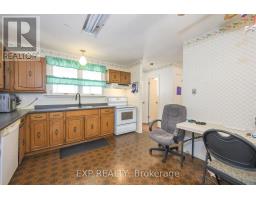 744 BARCLAY ROAD - 14