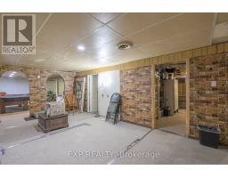 744 BARCLAY ROAD - 35