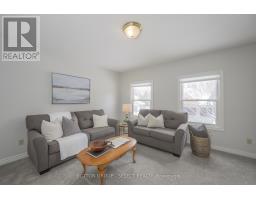 15 MARCUS CRESCENT - 25