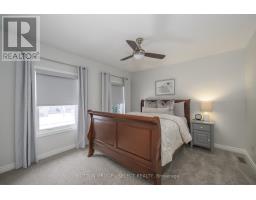 15 MARCUS CRESCENT - 26