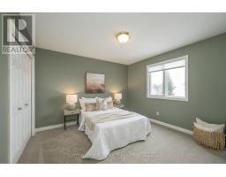 15 MARCUS CRESCENT - 27