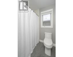 15 MARCUS CRESCENT - 30