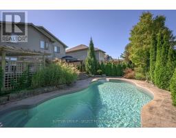 15 MARCUS CRESCENT - 36