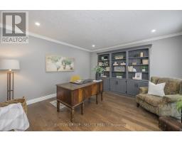 15 MARCUS CRESCENT - 4