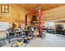 7641 LAKESHORE ROAD - 36