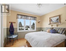 37 VIRGINIA CRESCENT - 41