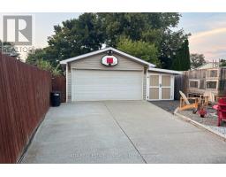 862 ASSINIBOINE CRESCENT - 2