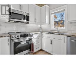 38 - 777 APRICOT DRIVE - 17