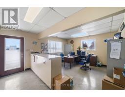 77242 LONDON ROAD - 37