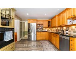 488 SUNNYSIDE CRESCENT - 12