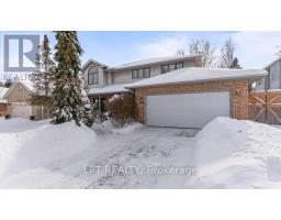 488 SUNNYSIDE CRESCENT - 3