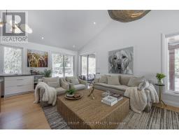 12 PARKLAND PLACE - 16