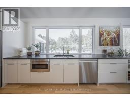 12 PARKLAND PLACE - 24