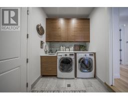 12 PARKLAND PLACE - 35