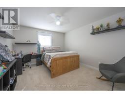 1711 CEDARCREEK CRESCENT - 35