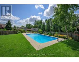 1711 CEDARCREEK CRESCENT - 44