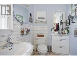 82 WELLINGTON STREET - 12