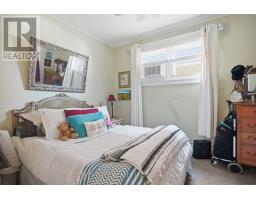 82 WELLINGTON STREET - 14