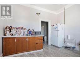 82 WELLINGTON STREET - 17