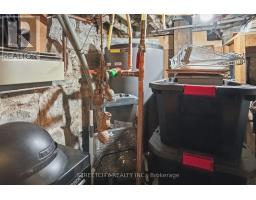 82 WELLINGTON STREET - 46