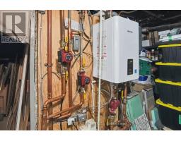 82 WELLINGTON STREET - 47