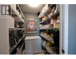 1708 - 330 RIDOUT STREET N - 18