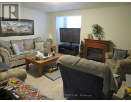 69 - 1061 EAGLETRACE DRIVE - 11