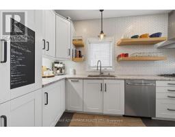 1246 THORNLEY STREET - 12