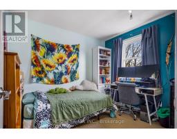 18 JENNIFER GARDENS - 28