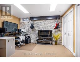 18 JENNIFER GARDENS - 29