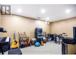 18 JENNIFER GARDENS - 33