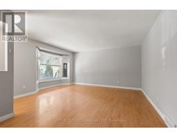 7 ROLLSCOURT GARDENS - 16