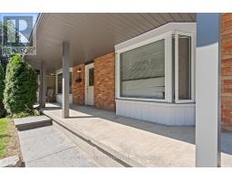 7 ROLLSCOURT GARDENS - 2