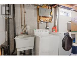 7 ROLLSCOURT GARDENS - 22