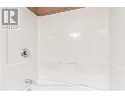 7 ROLLSCOURT GARDENS - 7