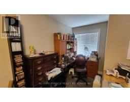 3074 TURNER CRESCENT - 26